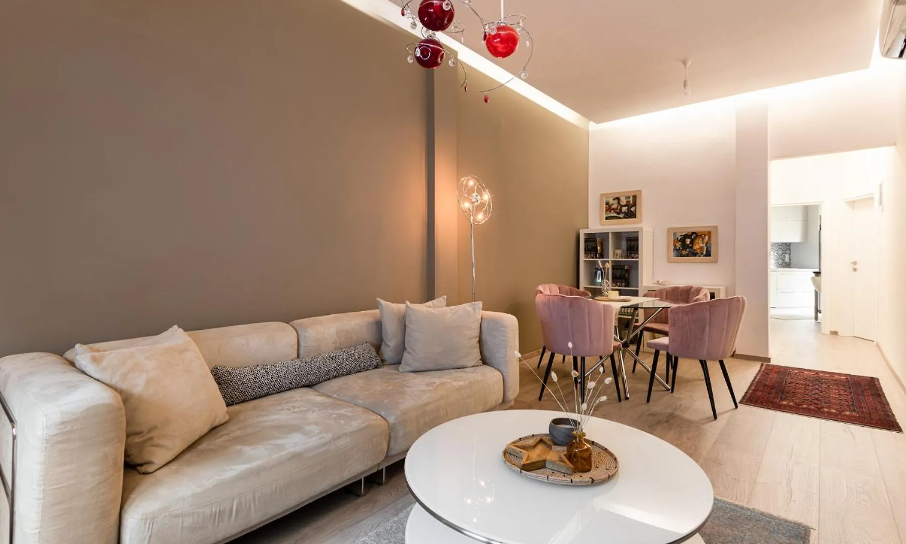 The Fluffy Rooster, Thessaloniki #Feelslikehome location